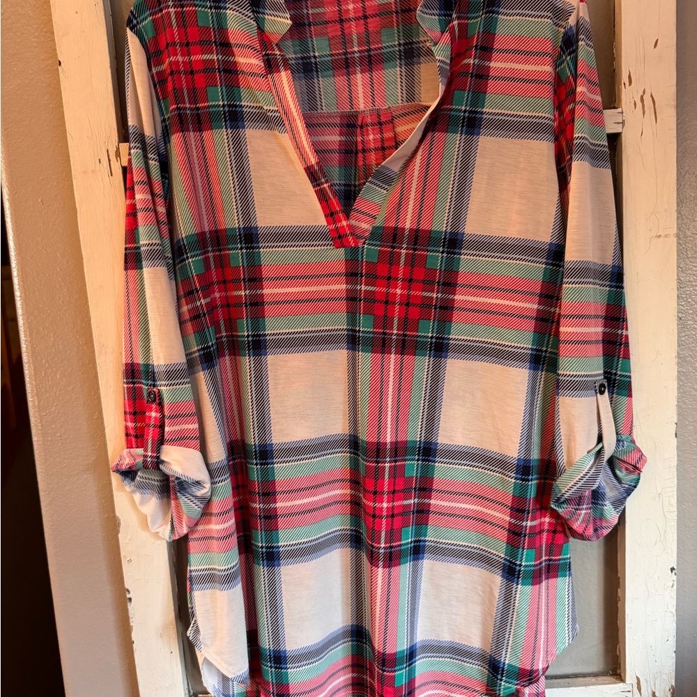 Plaid V-Neck Women's tunic length top, new without tags!